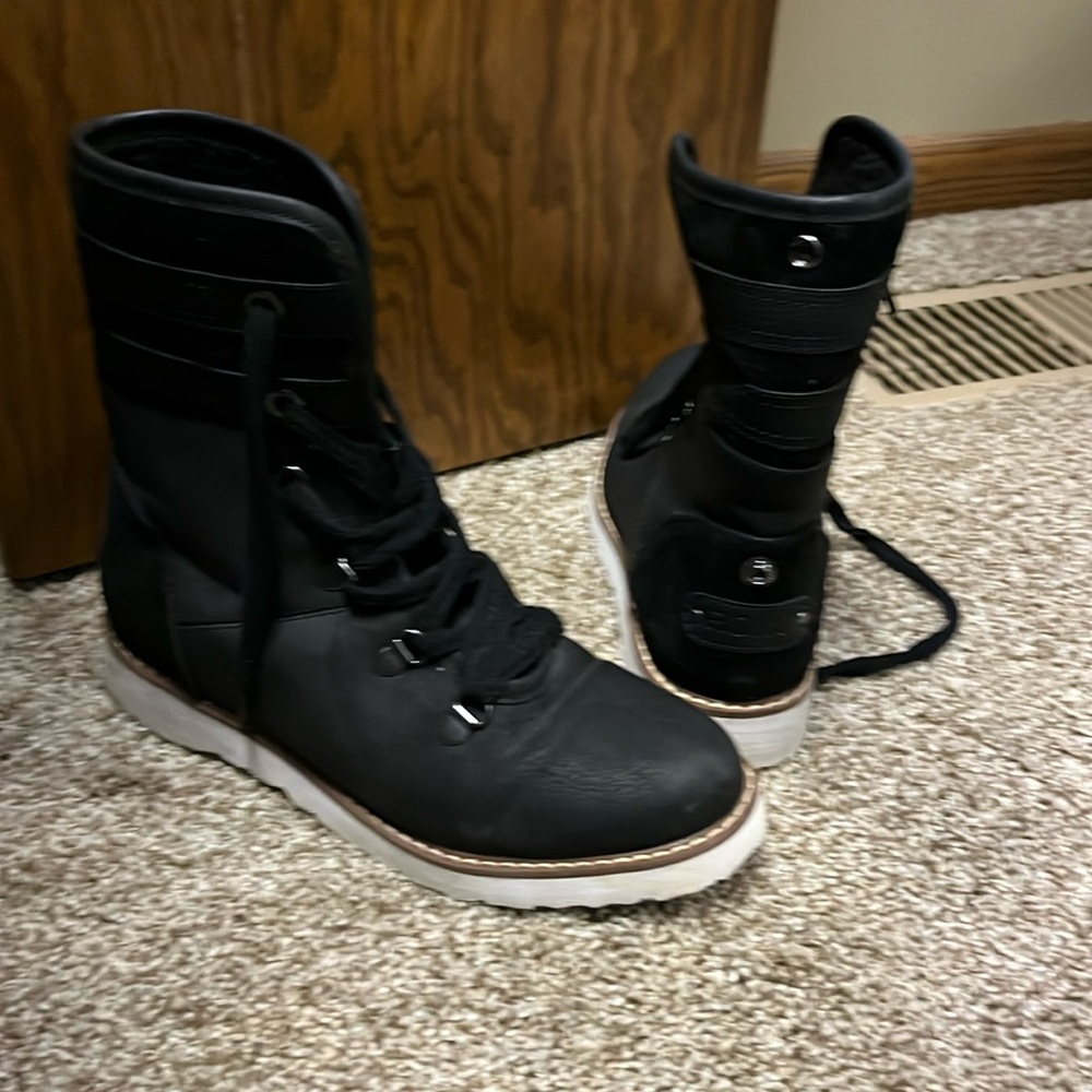 Black Roxy boots bought from boutique. Size 8. Selling because I don’t wear.